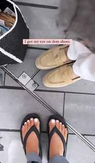 Louise Thompson feet photo thumbnail