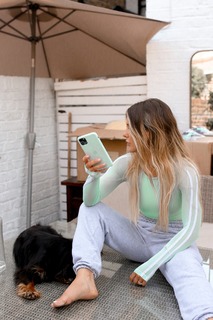 Louise Thompson feet photo thumbnail