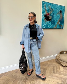 Louise Thompson feet photo thumbnail