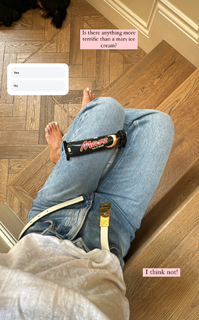 Louise Thompson feet photo thumbnail