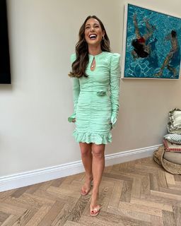 Louise Thompson feet photo thumbnail