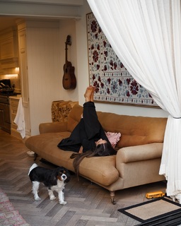 Louise Thompson feet photo thumbnail