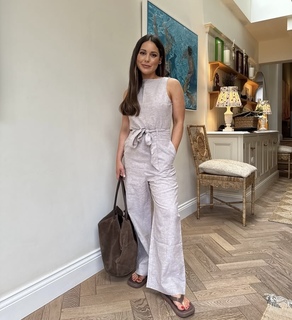 Louise Thompson feet photo thumbnail