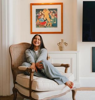 Louise Thompson feet photo thumbnail