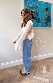 Louise Thompson feet photo thumbnail