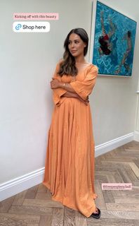 Louise Thompson feet photo thumbnail