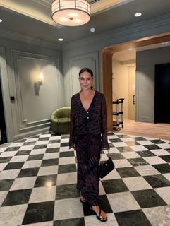 Louise Thompson feet photo thumbnail