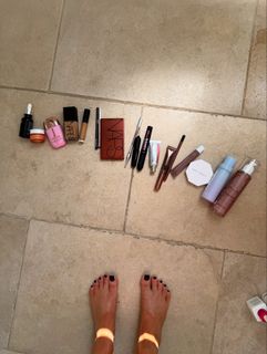 Louise Thompson feet photo thumbnail