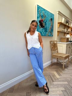 Louise Thompson feet photo thumbnail