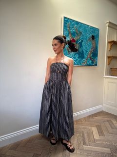 Louise Thompson feet photo thumbnail