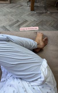 Louise Thompson feet photo 1