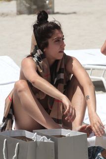 Lourdes Leon feet photo thumbnail