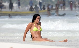 Lourdes Leon feet photo thumbnail