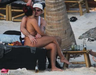 Lourdes Leon feet photo thumbnail