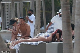 Lourdes Leon feet photo thumbnail