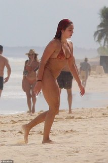 Lourdes Leon feet photo thumbnail