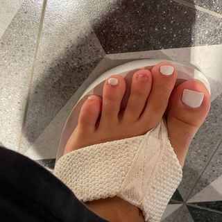 Lourdes Leon feet photo thumbnail