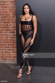 Lourdes Leon feet photo thumbnail