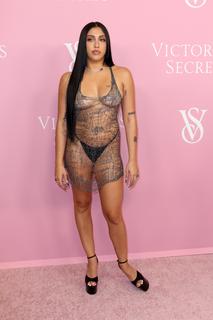 Lourdes Leon feet photo thumbnail