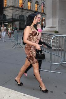 Lourdes Leon feet photo thumbnail