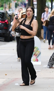 Lourdes Leon feet photo thumbnail