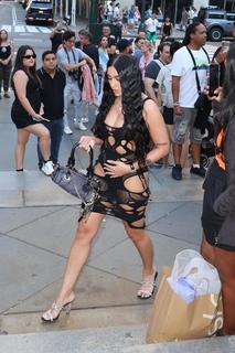 Lourdes Leon feet photo thumbnail
