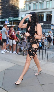 Lourdes Leon feet photo thumbnail