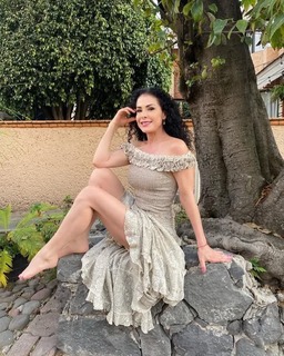Lourdes Munguía feet photo 4