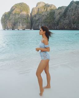 Lovi Poe feet photo 3