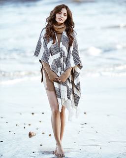 Lovi Poe feet photo 10