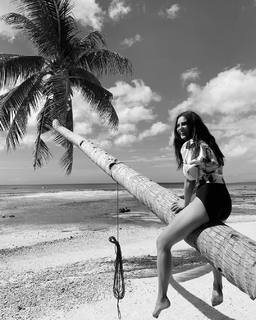 Lovi Poe feet photo 9