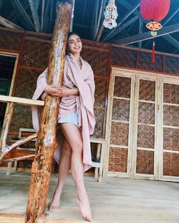 Lovi Poe feet photo 4