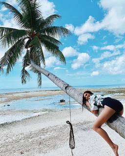 Lovi Poe feet photo 1