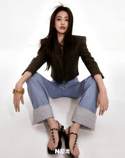 Lu Bai feet photo 3