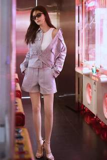 Lu Bai feet photo 2