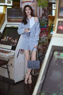 Lu Bai feet photo 1