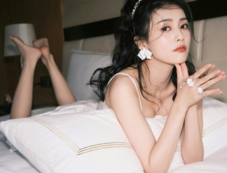 Lu Bai feet photo 17