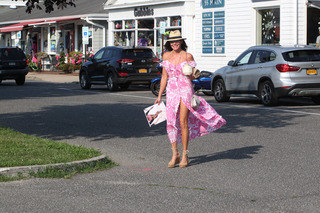 LuAnn de Lesseps feet photo 17
