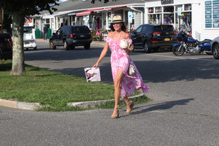LuAnn de Lesseps feet photo 15