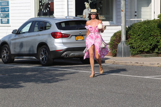 LuAnn de Lesseps feet photo 13