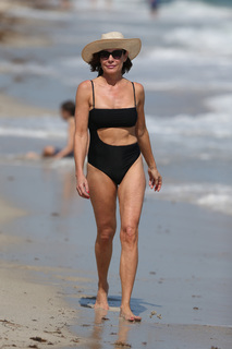 LuAnn de Lesseps feet photo 2