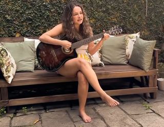 Lua Blanco feet photo 2