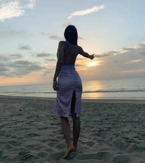 Luana Barrón feet photo thumbnail