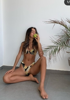 Luana Barrón feet photo thumbnail