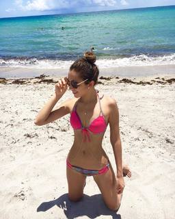 Luana Barrón feet photo thumbnail