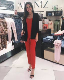 Luana Barrón feet photo thumbnail