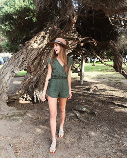 Luana Barrón feet photo thumbnail