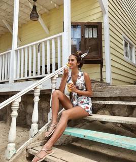 Luana Barrón feet photo thumbnail