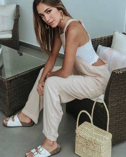 Luana Barrón feet photo thumbnail