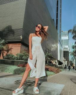 Luana Barrón feet photo thumbnail